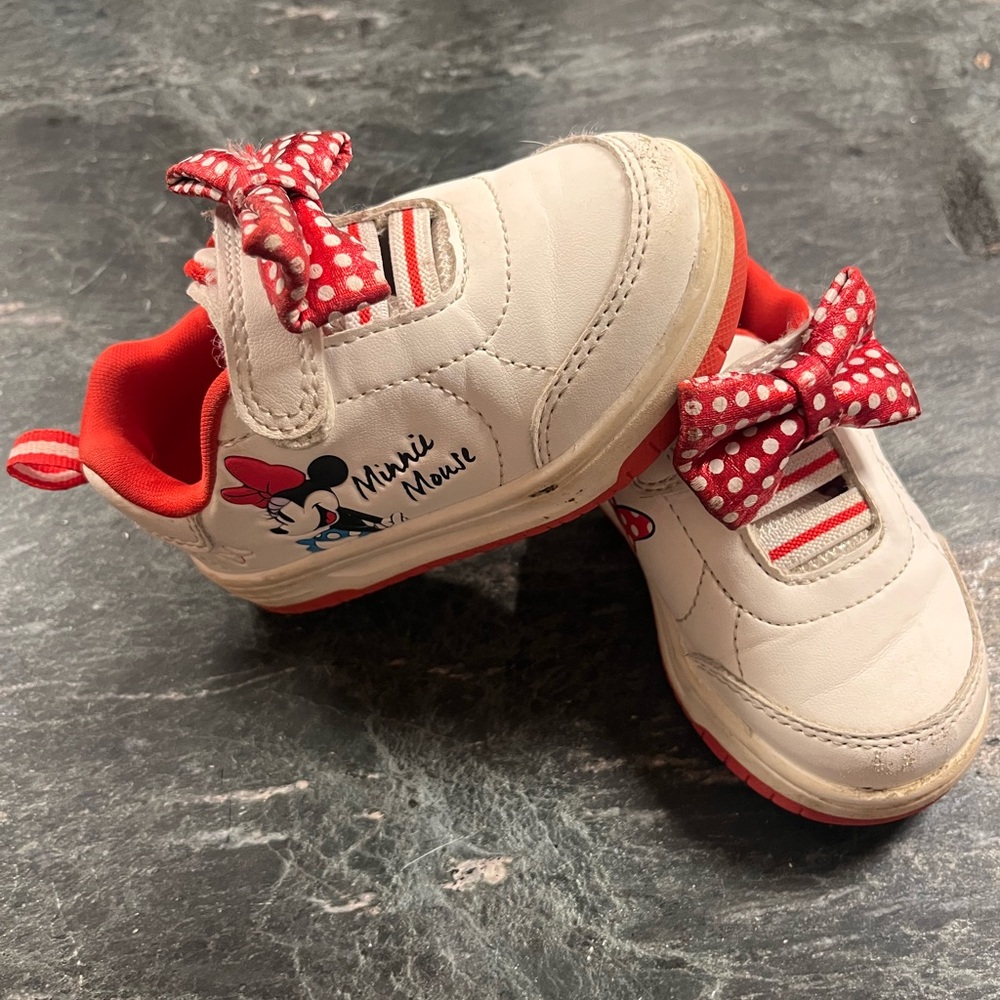 Disney Minnie Mouse Sneakers - White and Red